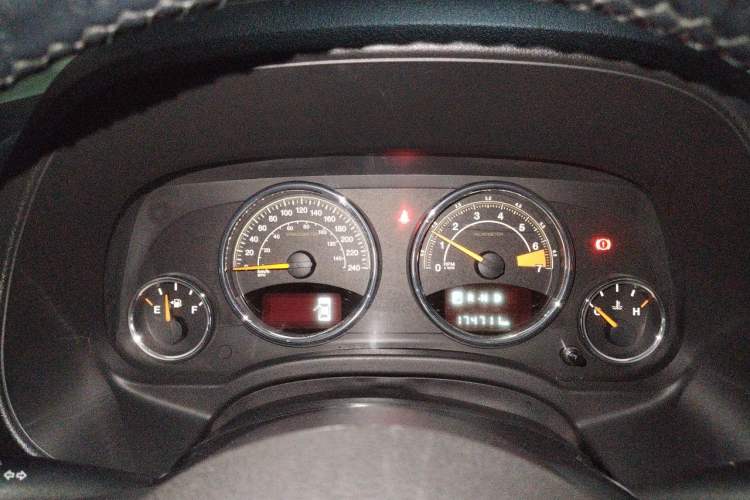 Used Jeep Compass 2014 Revised Version 2.4L Four-Wheel Drive Comfort Edition Instrument Cluster