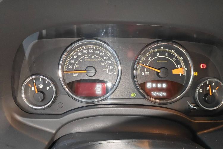 Used Jeep Compass 2014 2.0L two-wheel drive luxury version Instrument Cluster