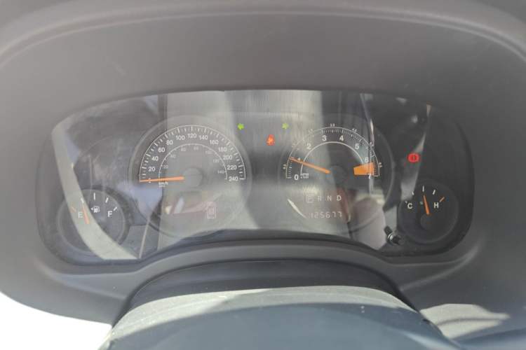 Used Jeep Compass 2014 2.0L two-wheel drive sport version Instrument Cluster