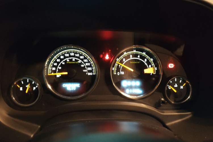 Used Jeep Compass 2014 2.4L four-wheel drive sport version Instrument Cluster