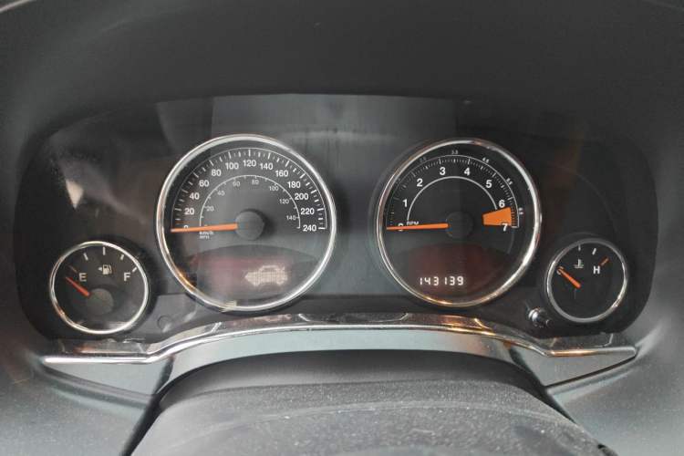 Used Jeep Compass 2014 2.4L four-wheel drive luxury navigation version Instrument Cluster