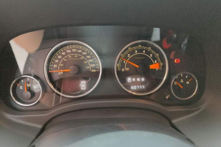 Used Jeep Compass 2014 2.4L four-wheel drive luxury version Instrument Cluster