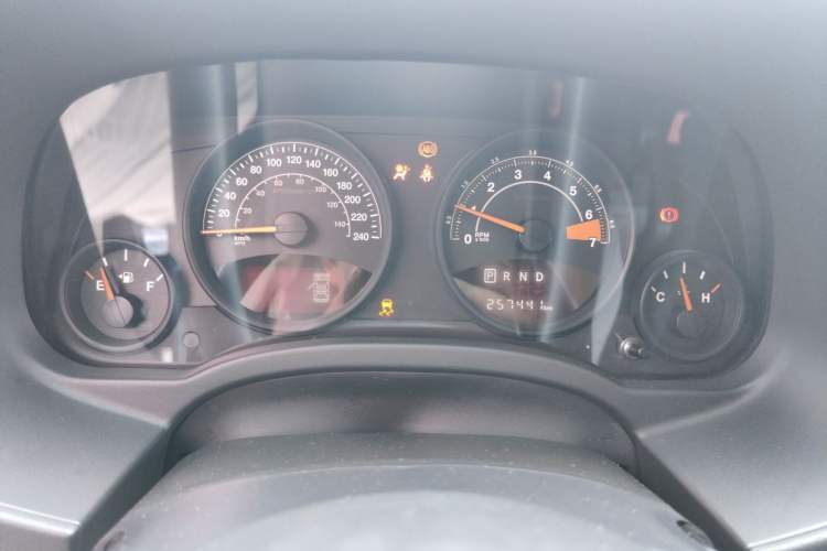 Used Jeep Compass 2014 2.0L two-wheel drive sport version Instrument Cluster