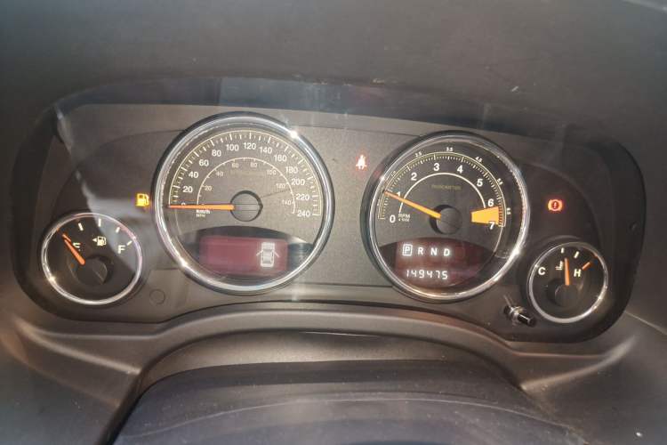 Used Jeep Compass 2014 2.4L four-wheel drive luxury version Instrument Cluster