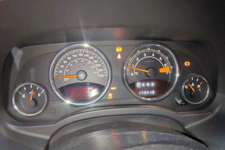 Used Jeep Compass 2014 2.4L four-wheel drive luxury version Instrument Cluster
