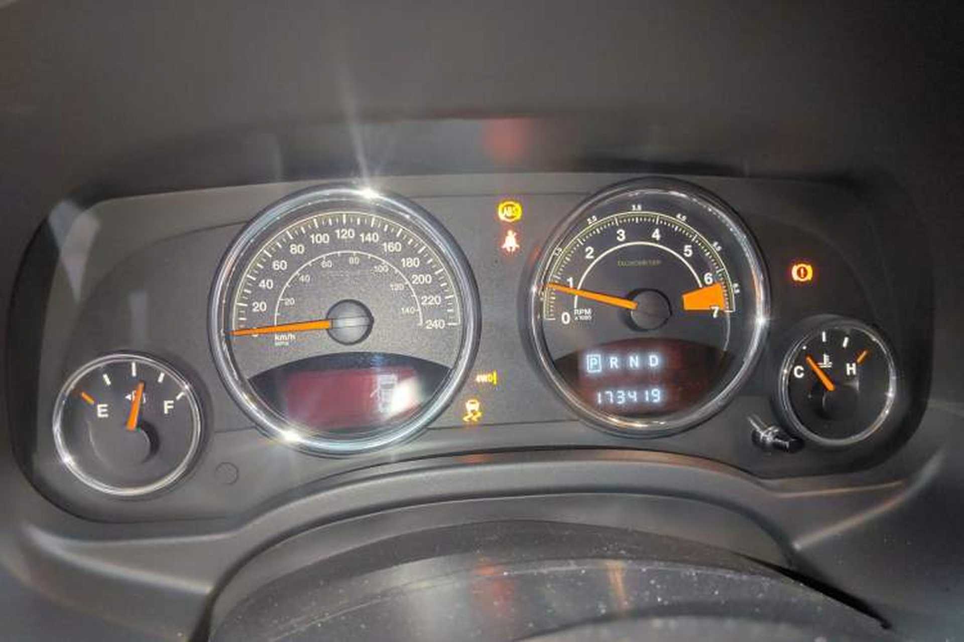 Used Jeep Compass 2014 2.4L four-wheel drive luxury version Instrument Cluster