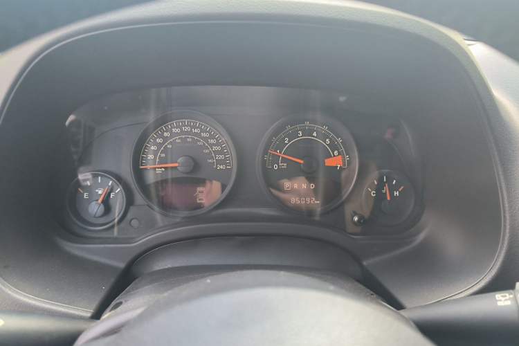 Used Jeep Compass 2014 2.0L two-wheel drive sport version Instrument Cluster