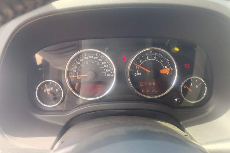 Used Jeep Compass 2014 2.0L two-wheel drive luxury version Instrument Cluster