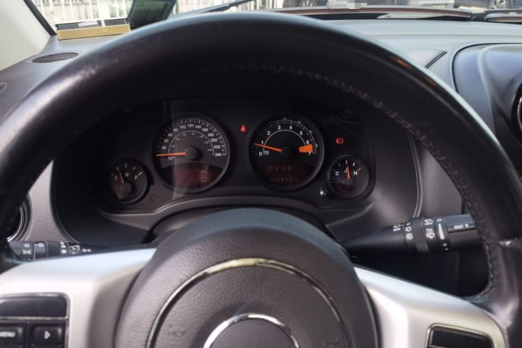 Used Jeep Compass 2014 2.4L four-wheel drive sport version Instrument Cluster
