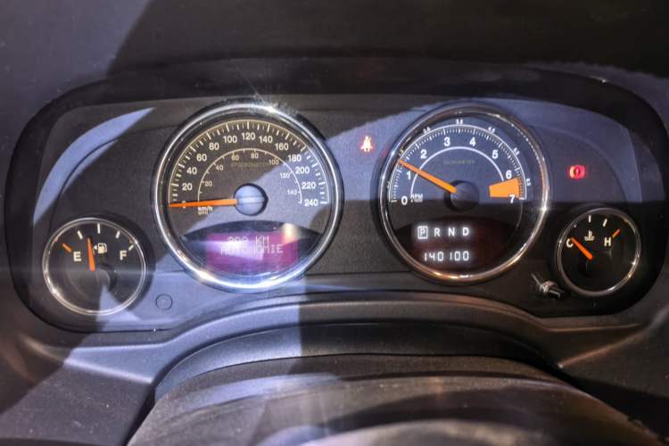 Used Jeep Compass 2014 2.4L four-wheel drive luxury navigation version Instrument Cluster