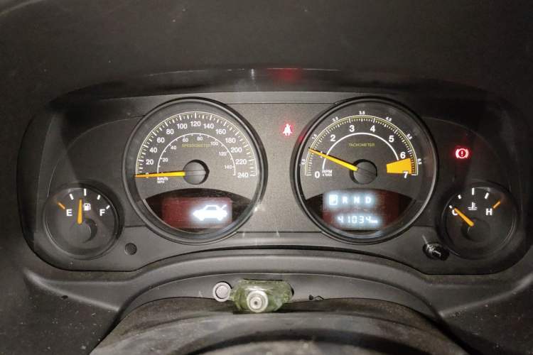 Used Jeep Compass 2014 2.0L two-wheel drive sport version Instrument Cluster