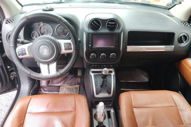 Used Jeep Compass 2014 Revised Version 2.4L Four-Wheel Drive Luxury Edition Interior 2