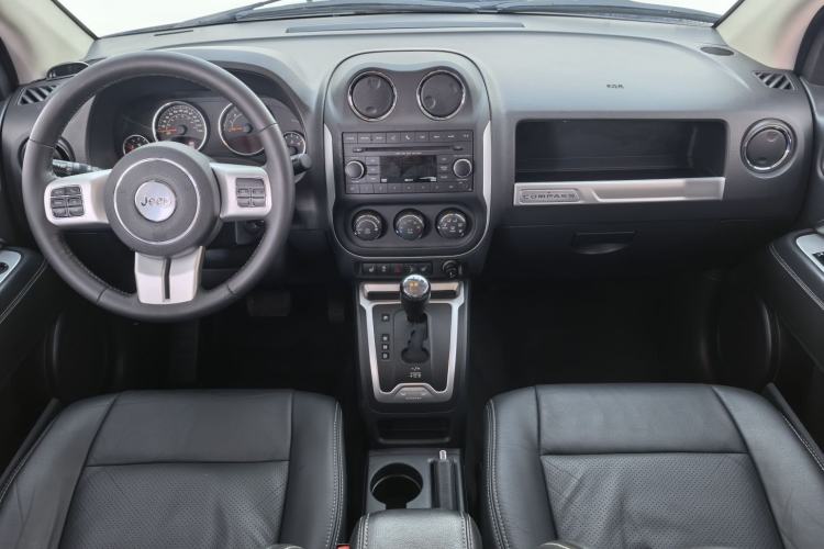 Used Jeep Compass 2014 Revised Version 2.4L Four-Wheel Drive Luxury Edition Interior 3