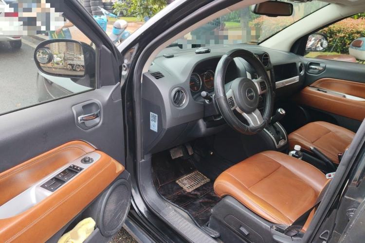 Used Jeep Compass 2014 Revised Version 2.4L Four-Wheel Drive Luxury Edition Interior 3