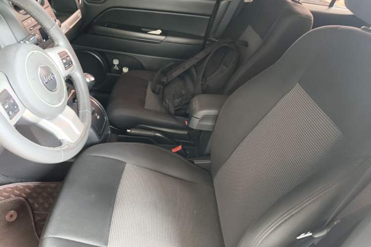 Used Jeep Compass 2014 2.0L two-wheel drive sport version Left Front Seat