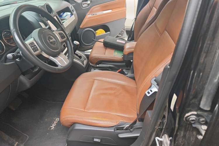 Used Jeep Compass 2014 2.4L four-wheel drive luxury version Left Front Seat