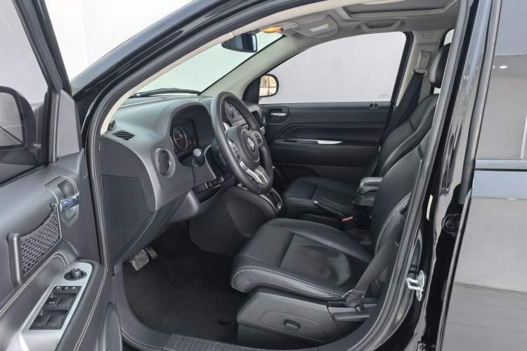 Used Jeep Compass 2014 Revised Version 2.4L Four-Wheel Drive Luxury Edition Left Front Seat