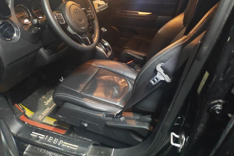 Used Jeep Compass 2014 Revised Version 2.0L Two-Wheel Drive Elite Edition Left Front Seat