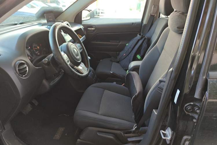 Used Jeep Compass 2014 2.4L four-wheel drive sport version Left Front Seat