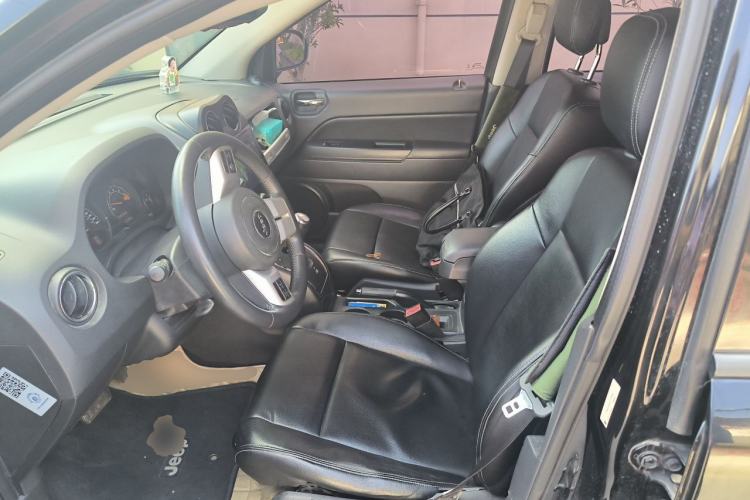 Used Jeep Compass 2014 2.0L two-wheel drive sport version Left Front Seat