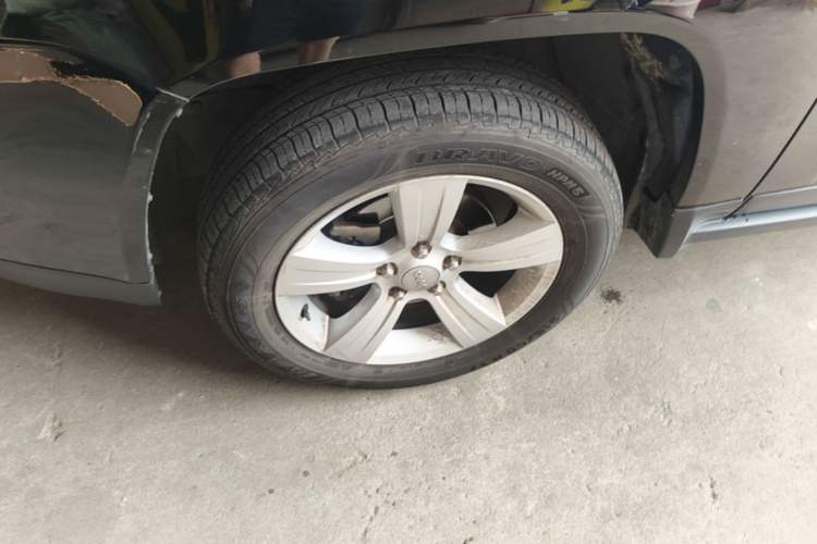 Used Jeep Compass 2014 2.0L two-wheel drive sport version Left Front Wheel Hub