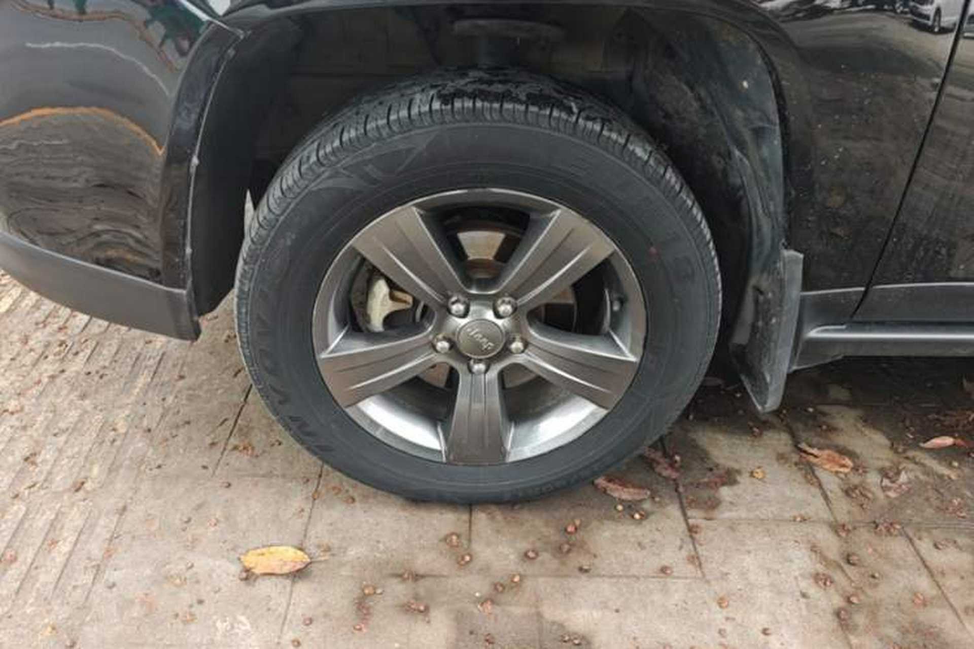 Used Jeep Compass 2014 Revised Version 2.4L Four-Wheel Drive Comfort Edition Left Front Wheel Hub