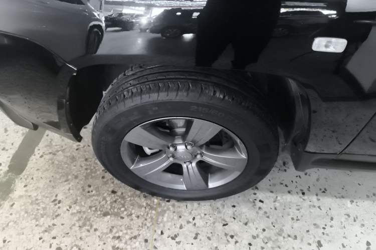 Used Jeep Compass 2014 Revised Version 2.4L Four-Wheel Drive Comfort Edition Left Front Wheel Hub