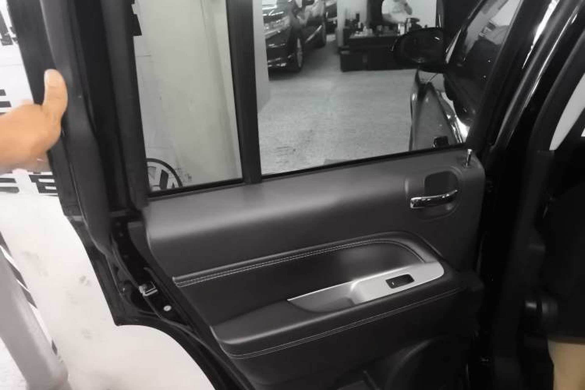Used Jeep Compass 2014 Revised Version 2.4L Four-Wheel Drive Comfort Edition Left Rear Door Interior