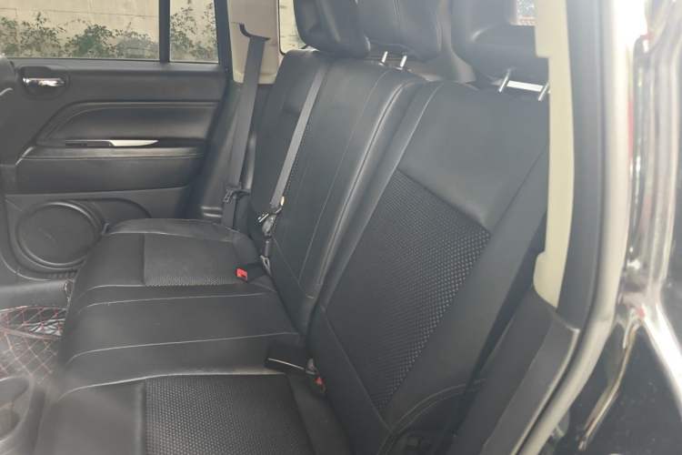 Used Jeep Compass 2014 Revised Version 2.4L Four-Wheel Drive Comfort Edition Left Rear Seat