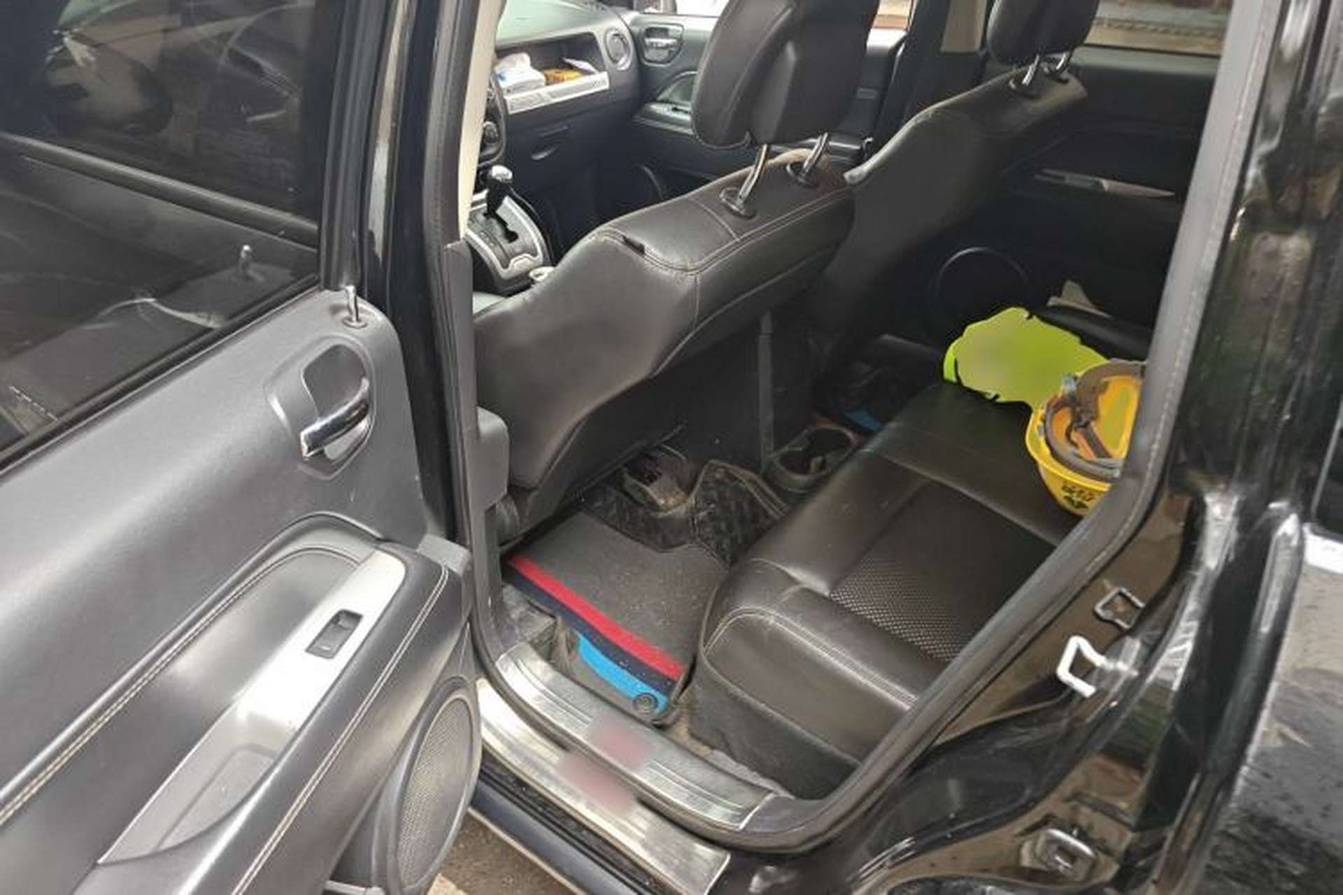 Used Jeep Compass 2014 2.4L four-wheel drive sport version Left Rear Seat