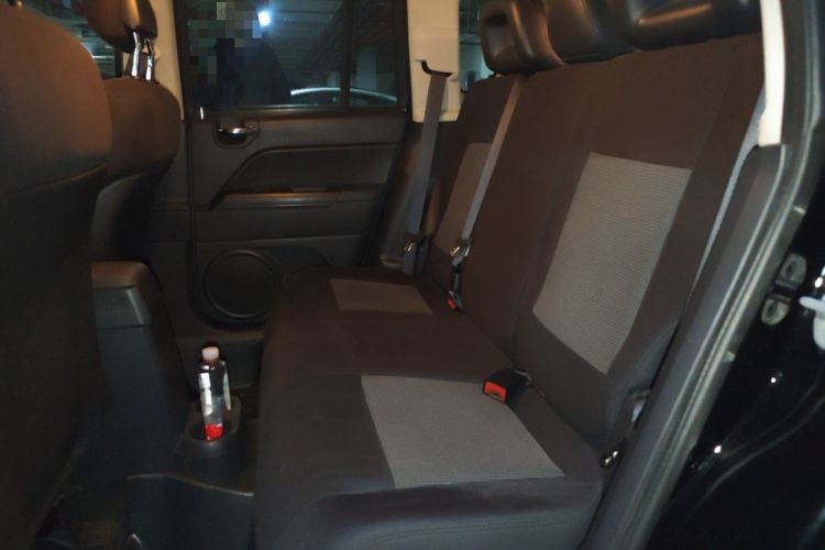 Used Jeep Compass 2014 2.0L two-wheel drive sport version Left Rear Seat