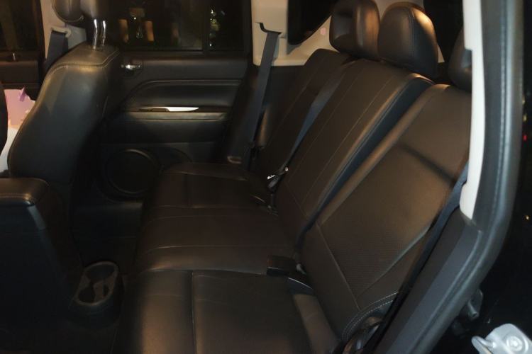 Used Jeep Compass 2014 Revised Version 2.0L Two-Wheel Drive Elite Edition Left Rear Seat