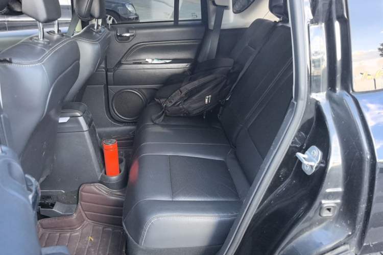 Used Jeep Compass 2014 2.0L two-wheel drive luxury version Left Rear Seat