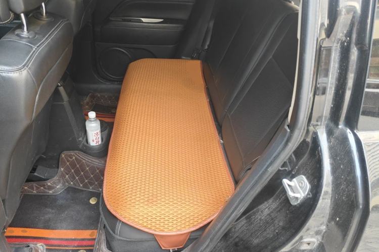Used Jeep Compass 2014 2.4L four-wheel drive luxury version Left Rear Seat