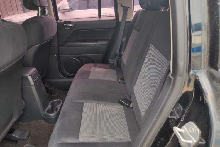 Used Jeep Compass 2014 Revised Version 2.0L Two-Wheel Drive Entry-Level Edition Left Rear Seat