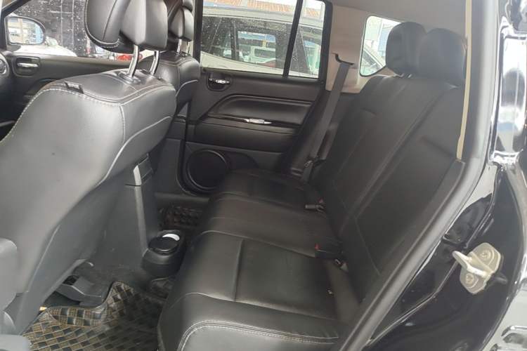 Used Jeep Compass 2014 Revised Version 2.4L Four-Wheel Drive Luxury Edition Left Rear Seat