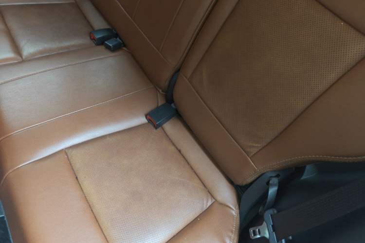 Used Jeep Compass 2014 2.4L four-wheel drive luxury navigation version Left Rear Seat