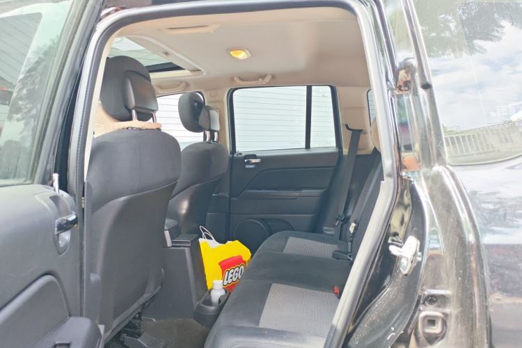 Used Jeep Compass 2014 Revised Version 2.0L Two-Wheel Drive Entry-Level Edition Left Rear Seat