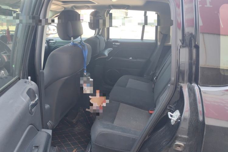 Used Jeep Compass 2014 2.0L two-wheel drive sport version Left Rear Seat