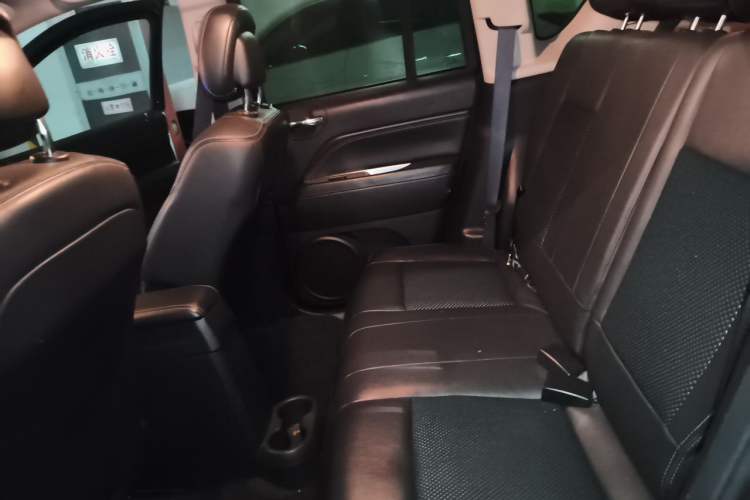 Used Jeep Compass 2014 Revised Version 2.4L Four-Wheel Drive Comfort Edition Left Rear Seat
