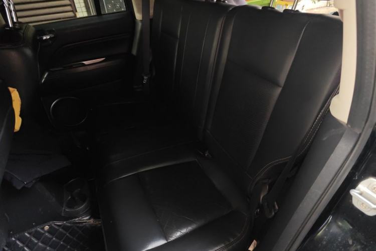 Used Jeep Compass 2014 2.0L two-wheel drive luxury version Left Rear Seat
