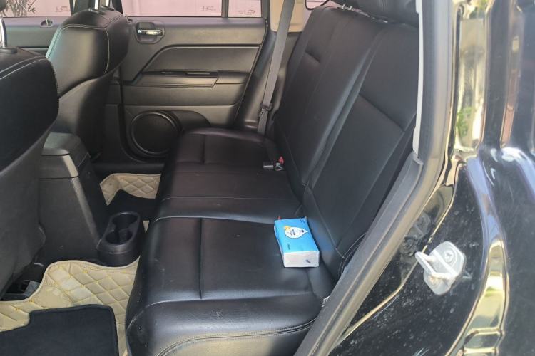 Used Jeep Compass 2014 2.0L two-wheel drive sport version Left Rear Seat