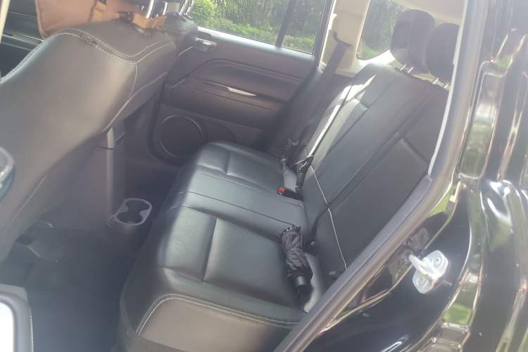 Used Jeep Compass 2014 2.0L two-wheel drive luxury version Left Rear Seat