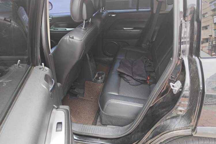 Used Jeep Compass 2014 Revised Version 2.4L Four-Wheel Drive Comfort Edition Left Rear Seat