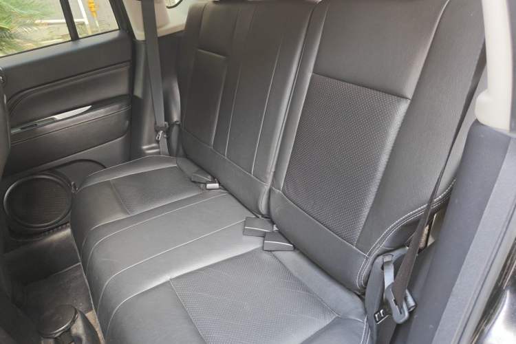 Used Jeep Compass 2014 Revised Version 2.4L Four-Wheel Drive Luxury Edition Left Rear Seat