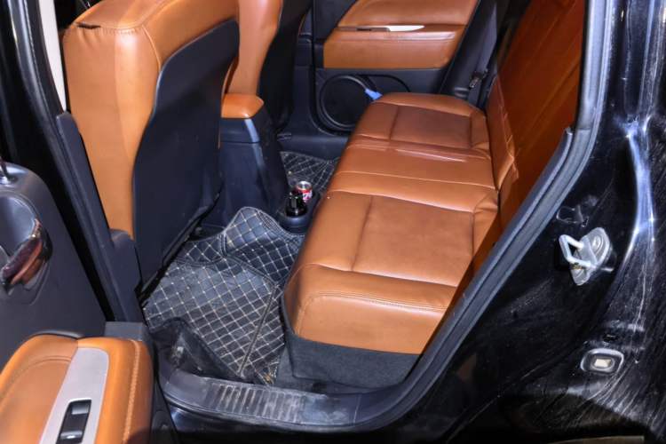 Used Jeep Compass 2014 2.4L four-wheel drive luxury navigation version Left Rear Seat