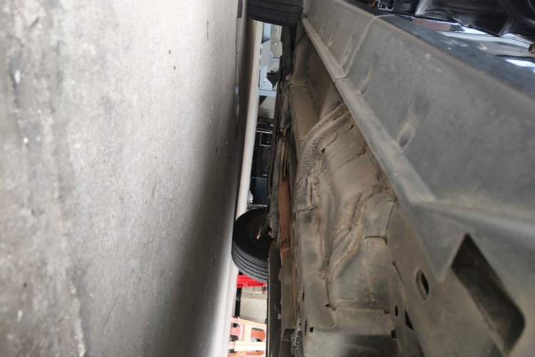 Used Jeep Compass 2014 2.0L two-wheel drive sport version Left Side Sill