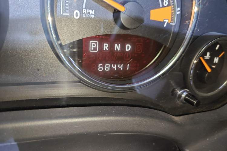 Used Jeep Compass 2014 2.4L four-wheel drive luxury navigation version Odometer Close Up