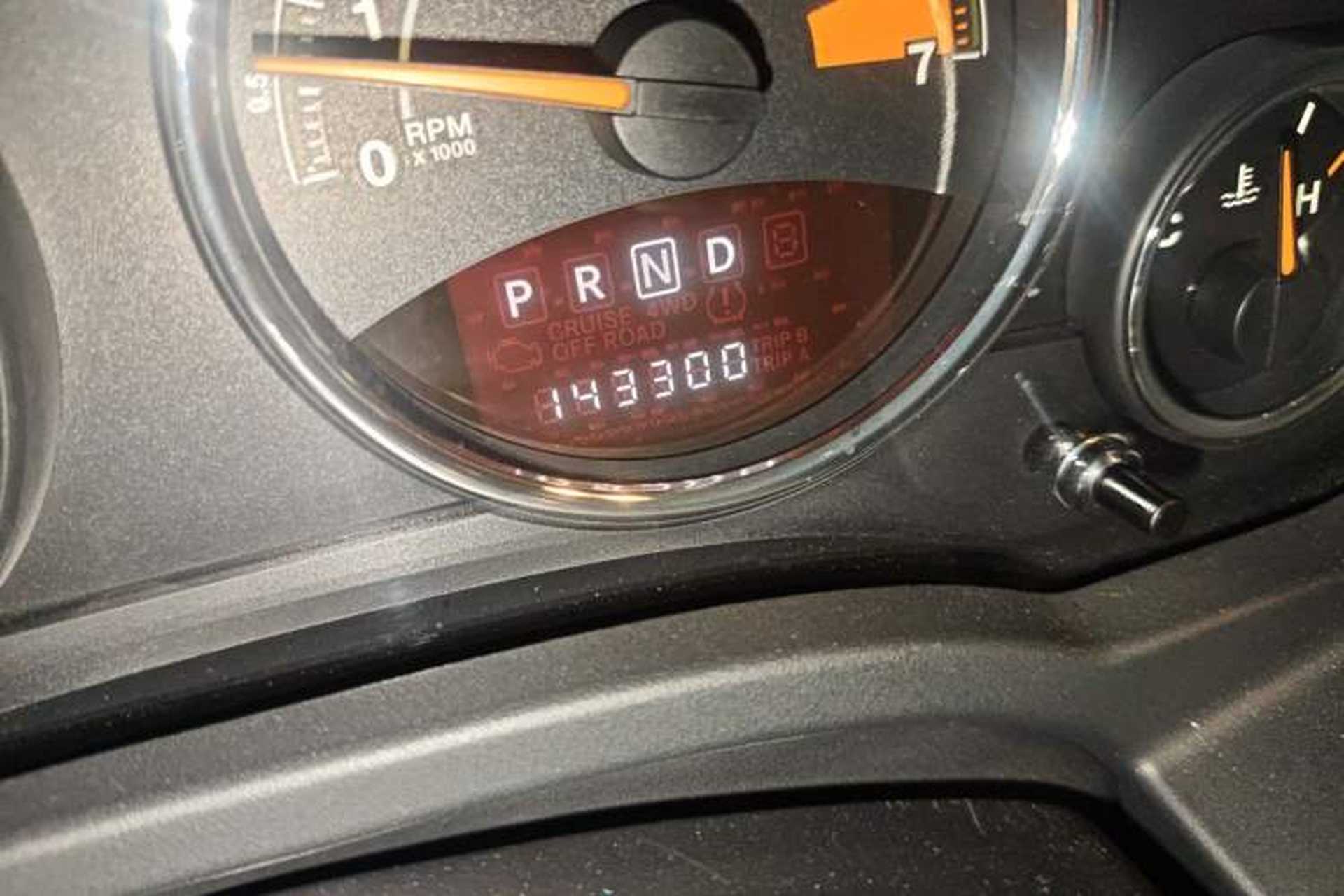 Used Jeep Compass 2014 2.4L four-wheel drive luxury version Odometer Close Up