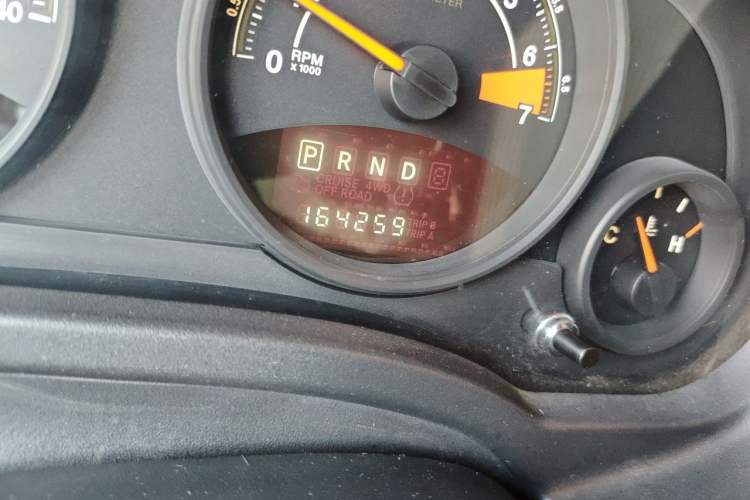 Used Jeep Compass 2014 2.4L four-wheel drive sport version Odometer Close Up